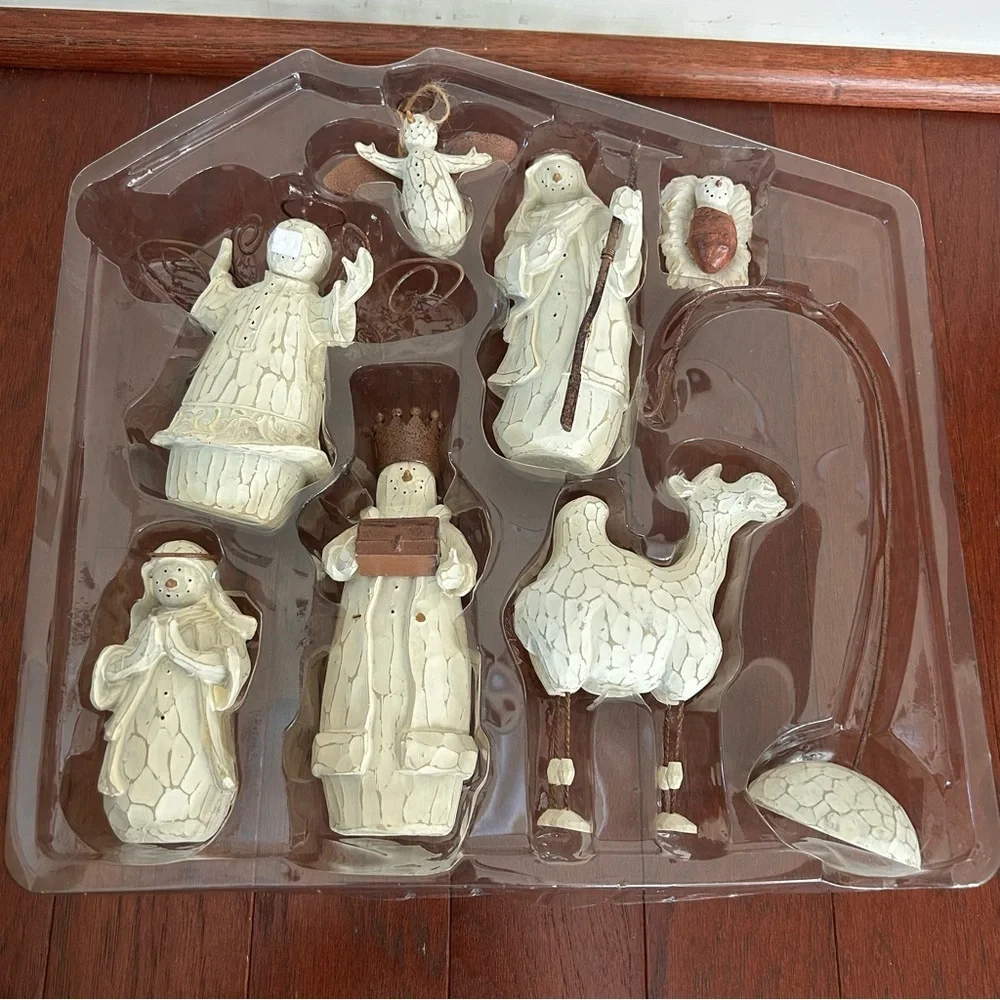 Flurryville Living Quarters Snow Family Nativity Creche, Christmas